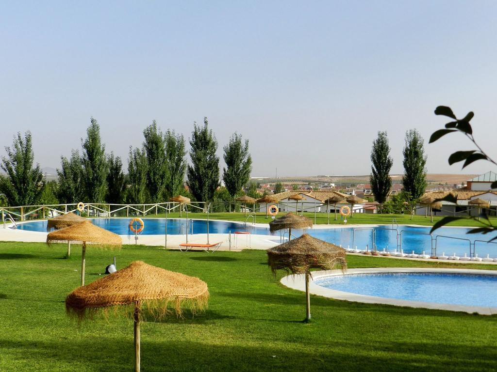 Camping La Sierrecilla Humilladero Exteriör bild